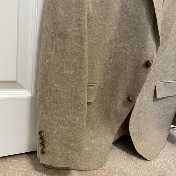 Men’s tan sports coat - Picture 2 of 4